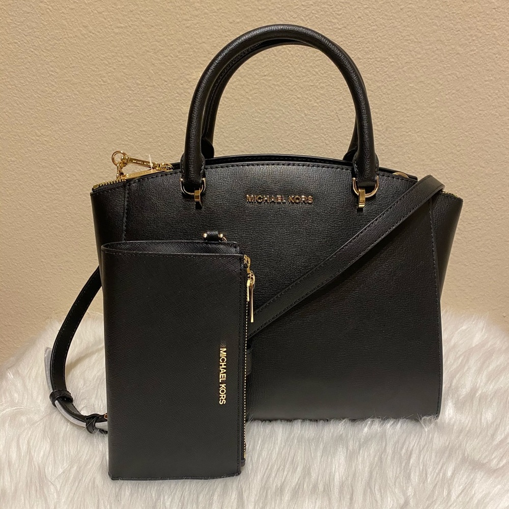 Michael Kors purse and wristlet set